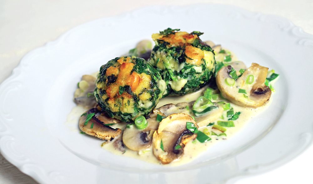 Cheese-Spinach-Dumplings with white mushrooms in cream